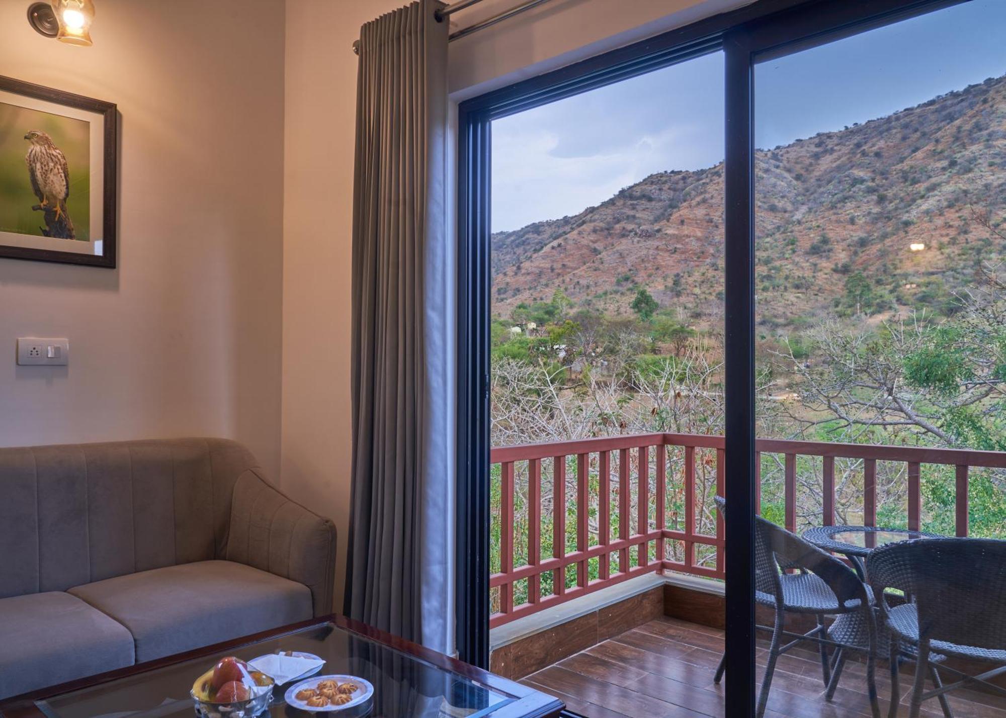 The Hunting Lodge Resort Udaipur - Villas & Pool Dabok Eksteriør billede