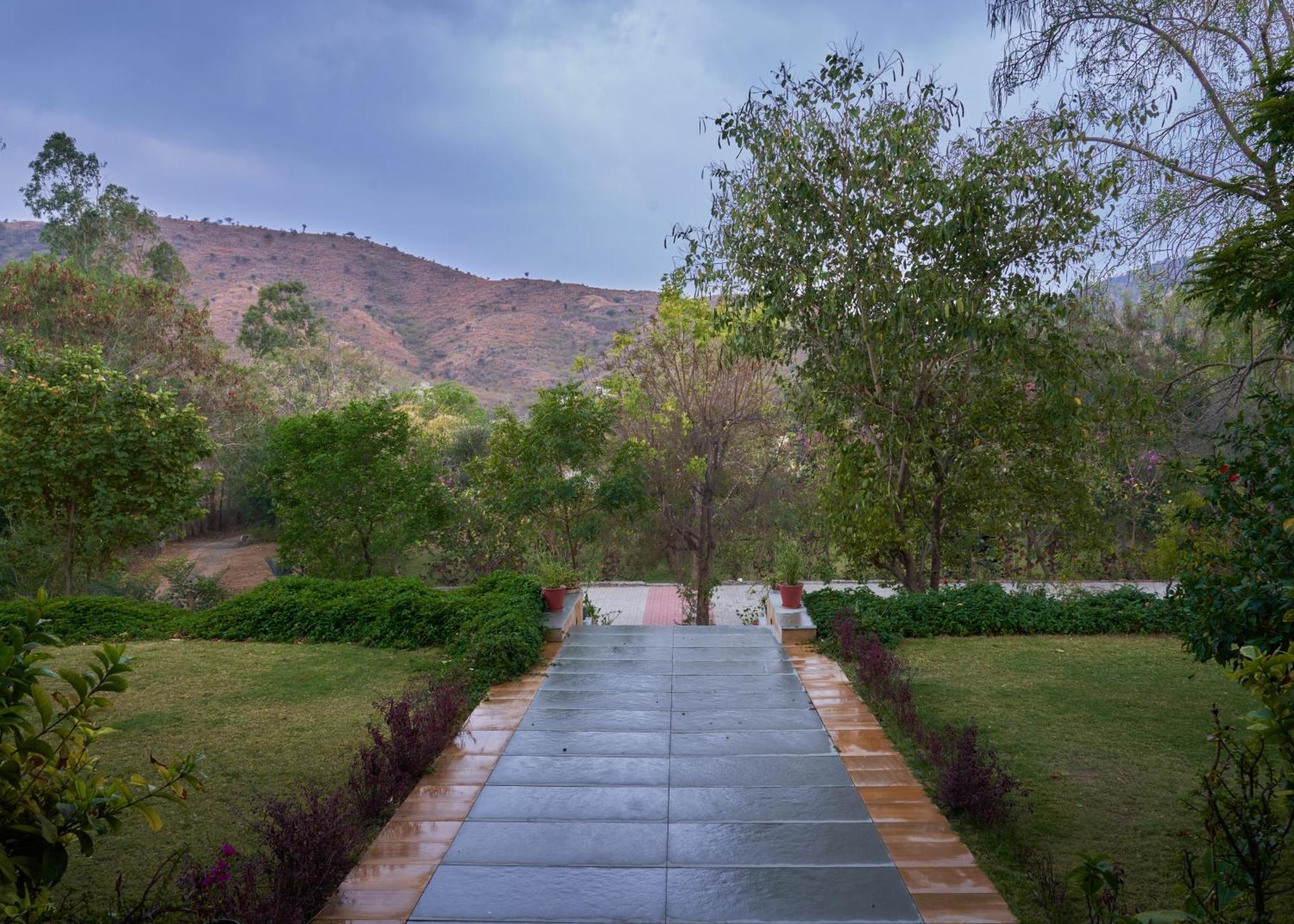 The Hunting Lodge Resort Udaipur - Villas & Pool Dabok Eksteriør billede