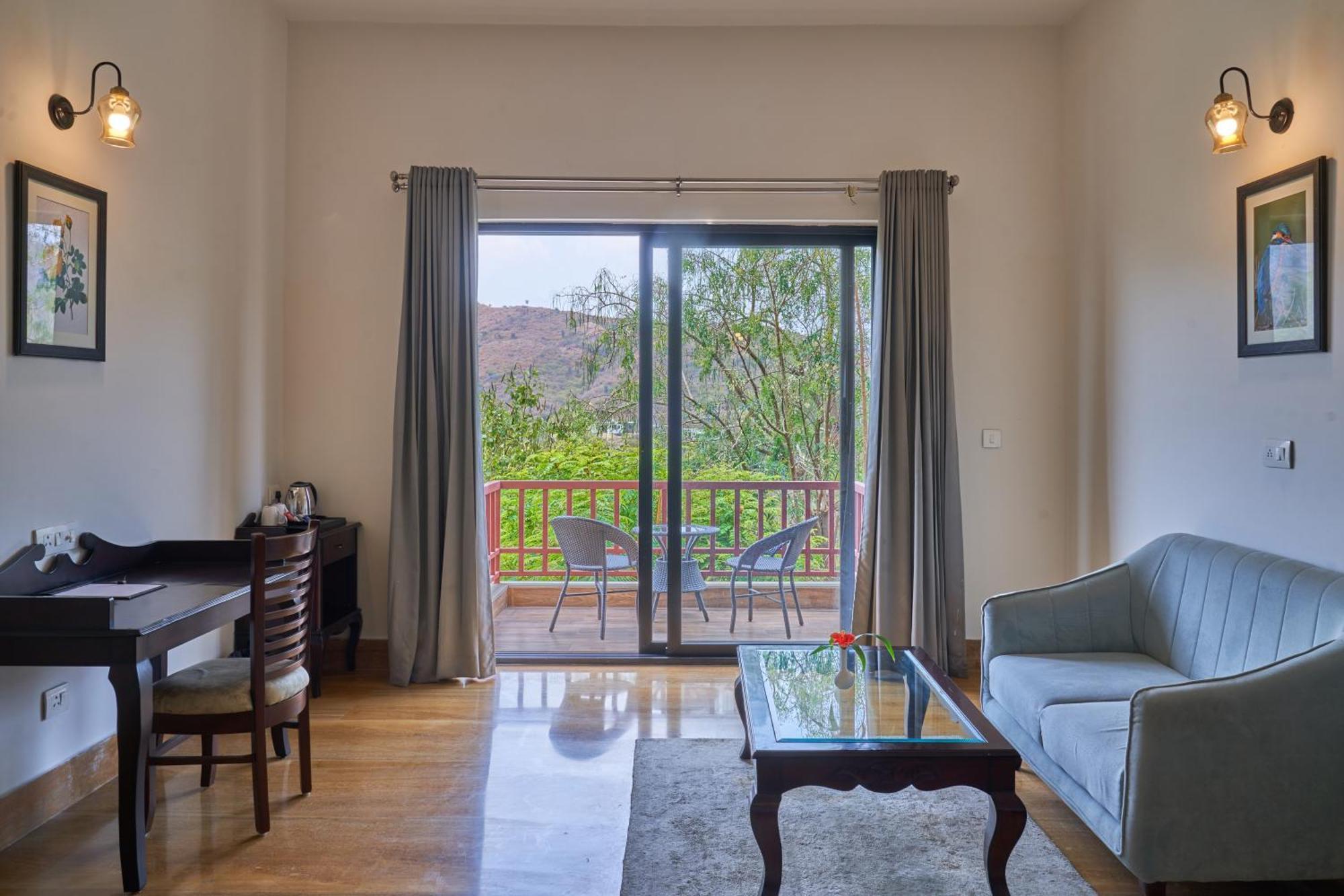 The Hunting Lodge Resort Udaipur - Villas & Pool Dabok Eksteriør billede