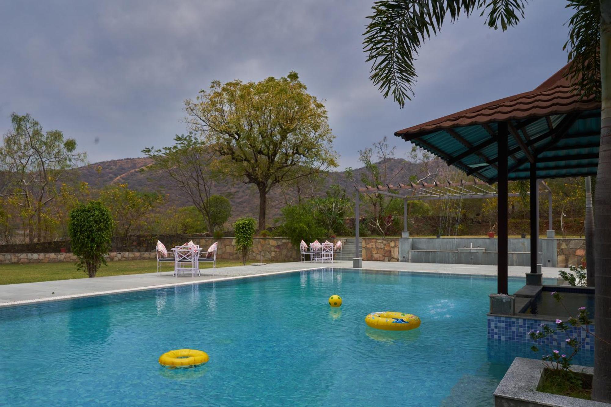 The Hunting Lodge Resort Udaipur - Villas & Pool Dabok Eksteriør billede