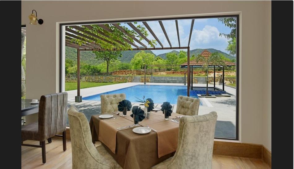 The Hunting Lodge Resort Udaipur - Villas & Pool Dabok Eksteriør billede